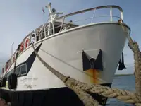 ক্রুজ জাহাজ বিক্রির জন্য