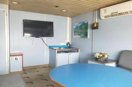 ক্রুজ জাহাজ বিক্রির জন্য