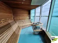 ক্রুজ জাহাজ বিক্রির জন্য