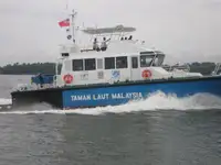 টহল নৌকা বিক্রির জন্য