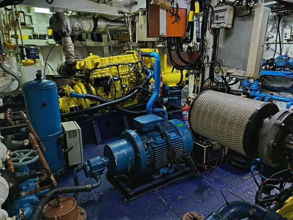সরবরাহ জাহাজ বিক্রির জন্য