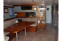 ক্রুজ জাহাজ বিক্রির জন্য