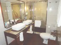 ক্রুজ জাহাজ বিক্রির জন্য