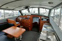 ওয়ার্কবোট বিক্রির জন্য
