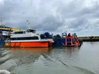 কন্টেইনার জাহাজ বিক্রির জন্য