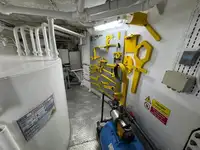 কন্টেইনার জাহাজ বিক্রির জন্য