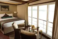 ক্রুজ জাহাজ বিক্রির জন্য