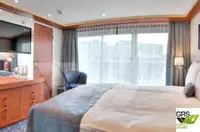 ক্রুজ জাহাজ বিক্রির জন্য