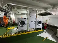 কন্টেইনার জাহাজ বিক্রির জন্য
