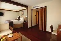 ক্রুজ জাহাজ বিক্রির জন্য