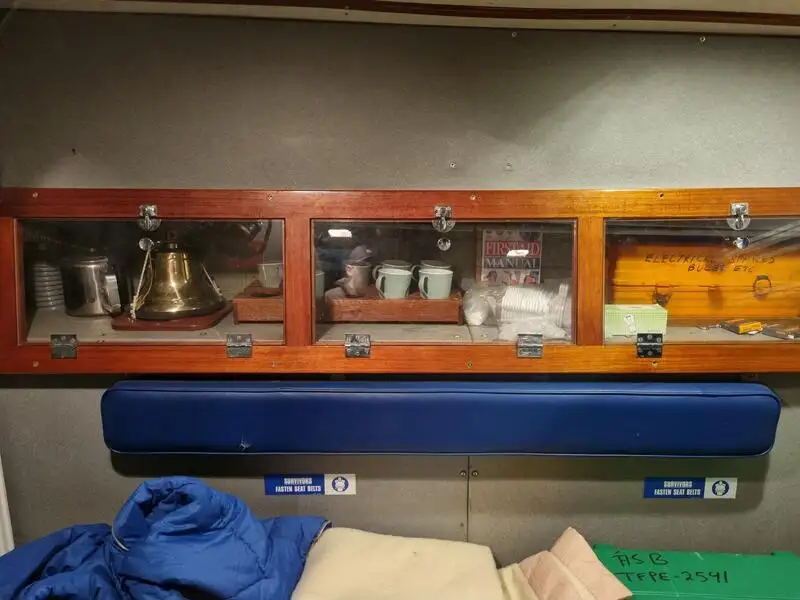 লাইফবোট বিক্রির জন্য