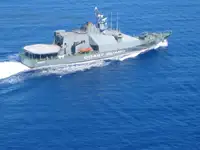 টহল নৌকা বিক্রির জন্য