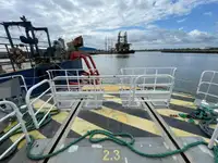 কন্টেইনার জাহাজ বিক্রির জন্য