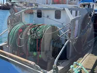 সরাসরি মাছবাহী জাহাজ বিক্রির জন্য