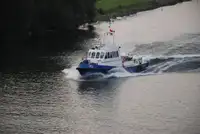 টহল নৌকা বিক্রির জন্য