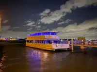যাত্রীবাহী জাহাজ বিক্রির জন্য