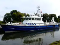 টহল নৌকা বিক্রির জন্য