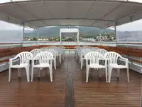 ক্রুজ জাহাজ বিক্রির জন্য