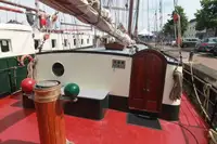 ভাসমান হোটেল বিক্রির জন্য