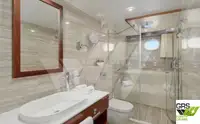 ক্রুজ জাহাজ বিক্রির জন্য