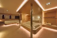 ক্রুজ জাহাজ বিক্রির জন্য