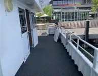 ক্রুজ জাহাজ বিক্রির জন্য