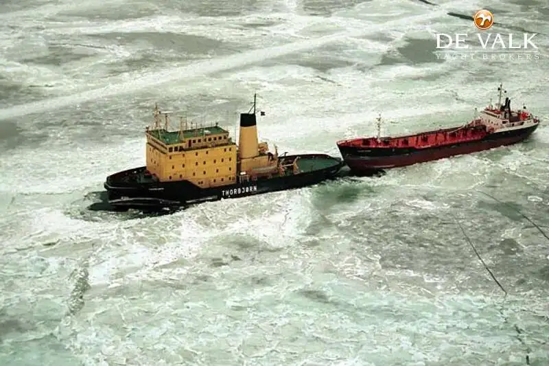 বরফ ভাঙার জাহাজ বিক্রির জন্য