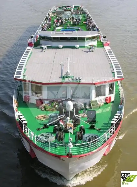 ক্রুজ জাহাজ বিক্রির জন্য