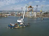 ক্রেন জাহাজ বিক্রির জন্য