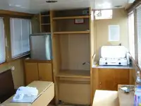 টহল নৌকা বিক্রির জন্য