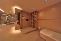 ক্রুজ জাহাজ বিক্রির জন্য