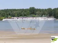 ক্রুজ জাহাজ বিক্রির জন্য