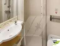 ক্রুজ জাহাজ বিক্রির জন্য