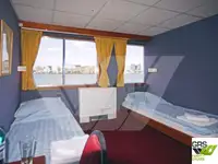 ক্রুজ জাহাজ বিক্রির জন্য