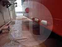 ক্রেন জাহাজ বিক্রির জন্য