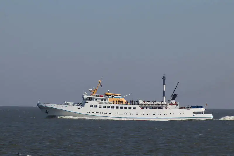 যাত্রী জাহাজ বিক্রির জন্য