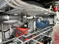 সরাসরি মাছবাহী জাহাজ বিক্রির জন্য