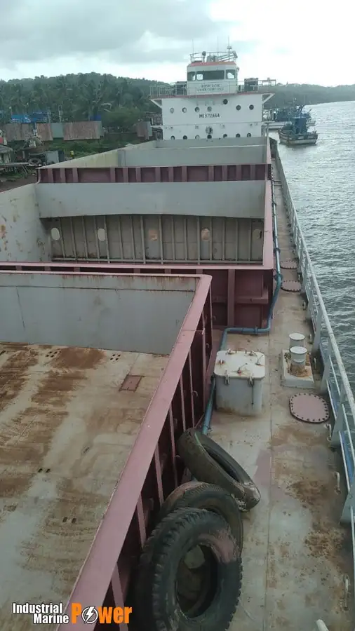 কন্টেইনার জাহাজ বিক্রির জন্য