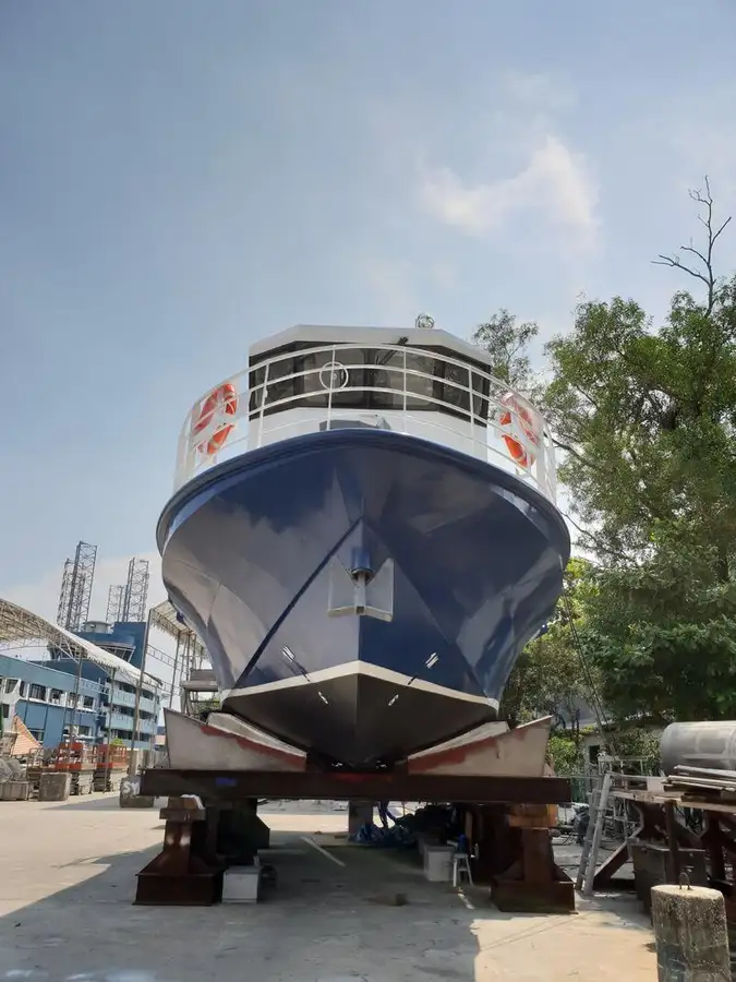 ক্রুজ জাহাজ বিক্রির জন্য