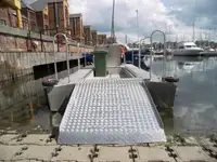 ধারক জাহাজ বিক্রির জন্য