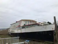 ফেরি জাহাজ বিক্রির জন্য