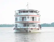 ক্রুজ জাহাজ বিক্রির জন্য