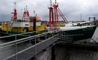 টহল নৌকা বিক্রির জন্য