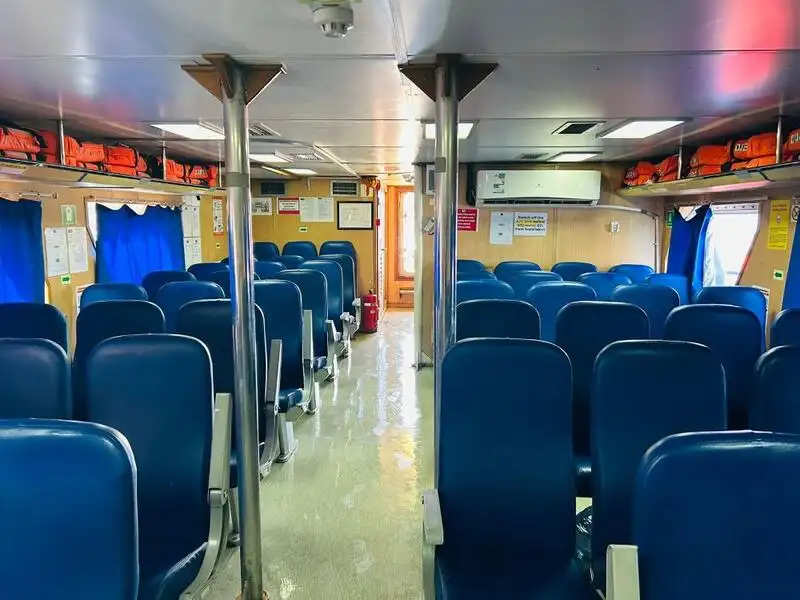 ক্রু বোট বিক্রির জন্য