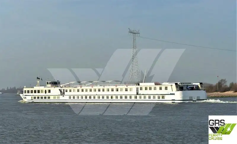 ক্রুজ জাহাজ বিক্রির জন্য
