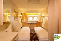 ক্রুজ জাহাজ বিক্রির জন্য