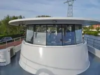 ক্রুজ জাহাজ বিক্রির জন্য