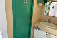 ক্রুজ জাহাজ বিক্রির জন্য