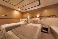 ক্রুজ জাহাজ বিক্রির জন্য
