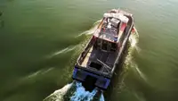 কন্টেইনার জাহাজ বিক্রির জন্য